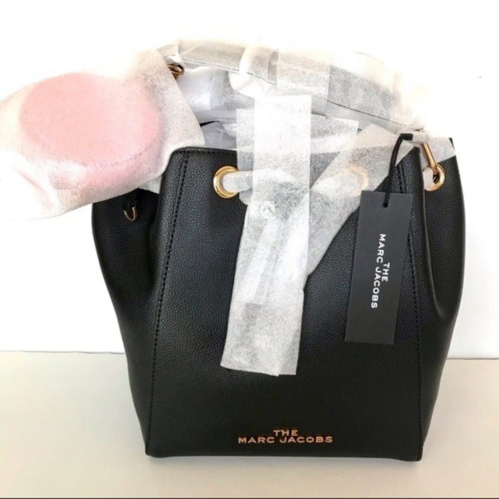THE MARC JACOBS Leather Crossbody Bucket Bag